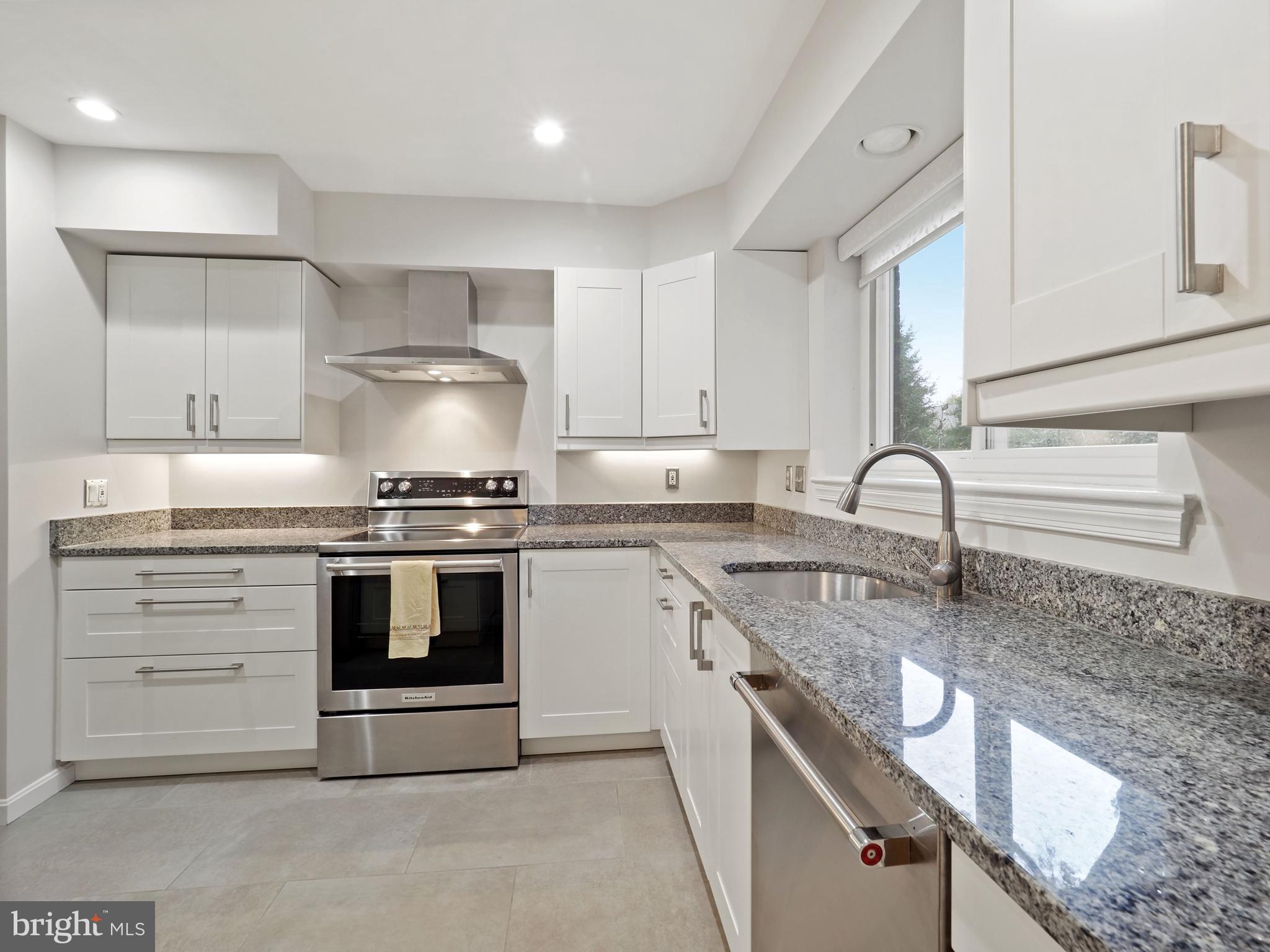 OAKWOOD KNOLLS - Residential Lease