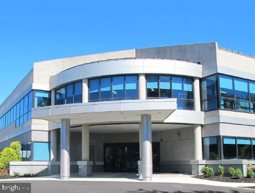 Class A professional and medical office building. All common areas were recently remodeled. Convenient access to Rt. 30.