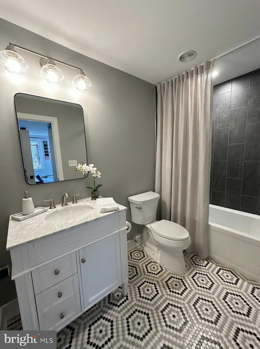 CHESTNUT HILL - Residential