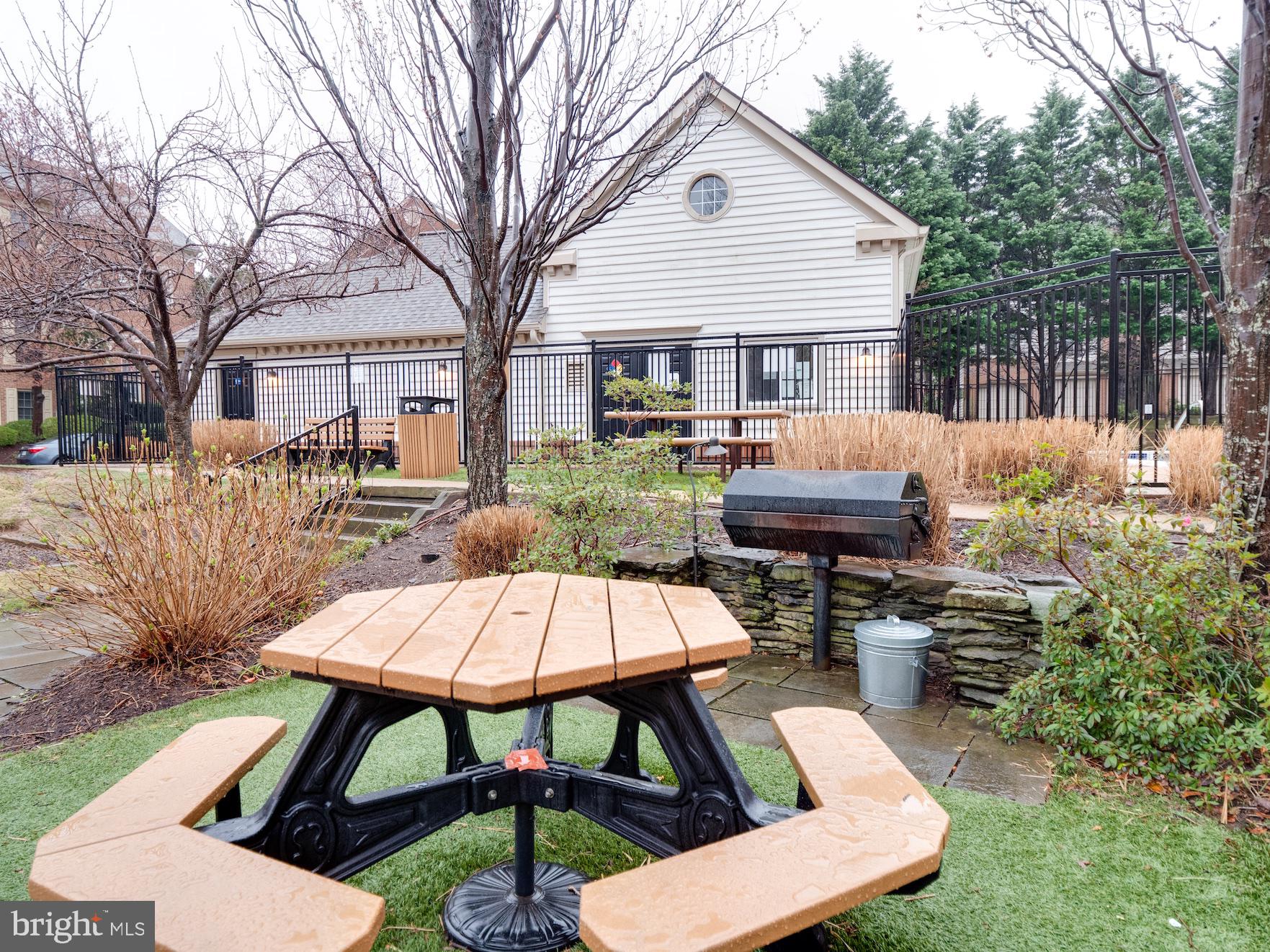 MANORS AT STONEGATE - Residential