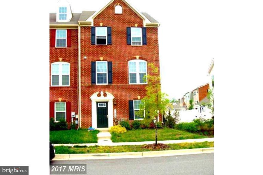 End unit townhome with 3 bedrooms, 2.5 baths, spacious kitchen with island and pantry; stainless steel appliances; eat in kitchen with ceramic floors; master bedroom with ensuite and walk-in closet; office area with french doors in basement; detached 2-car garage.