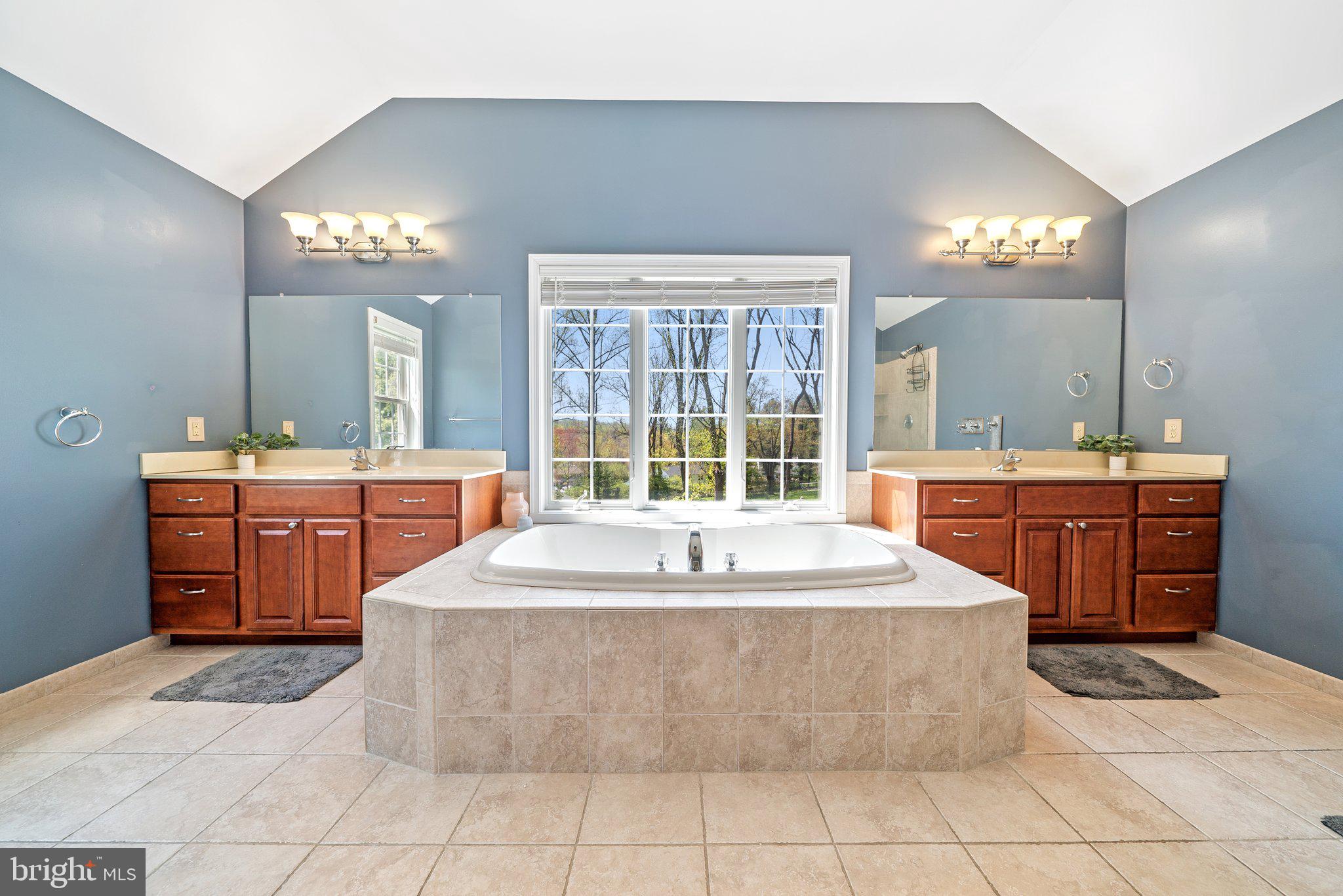 COTSWOLD ESTATES - Residential