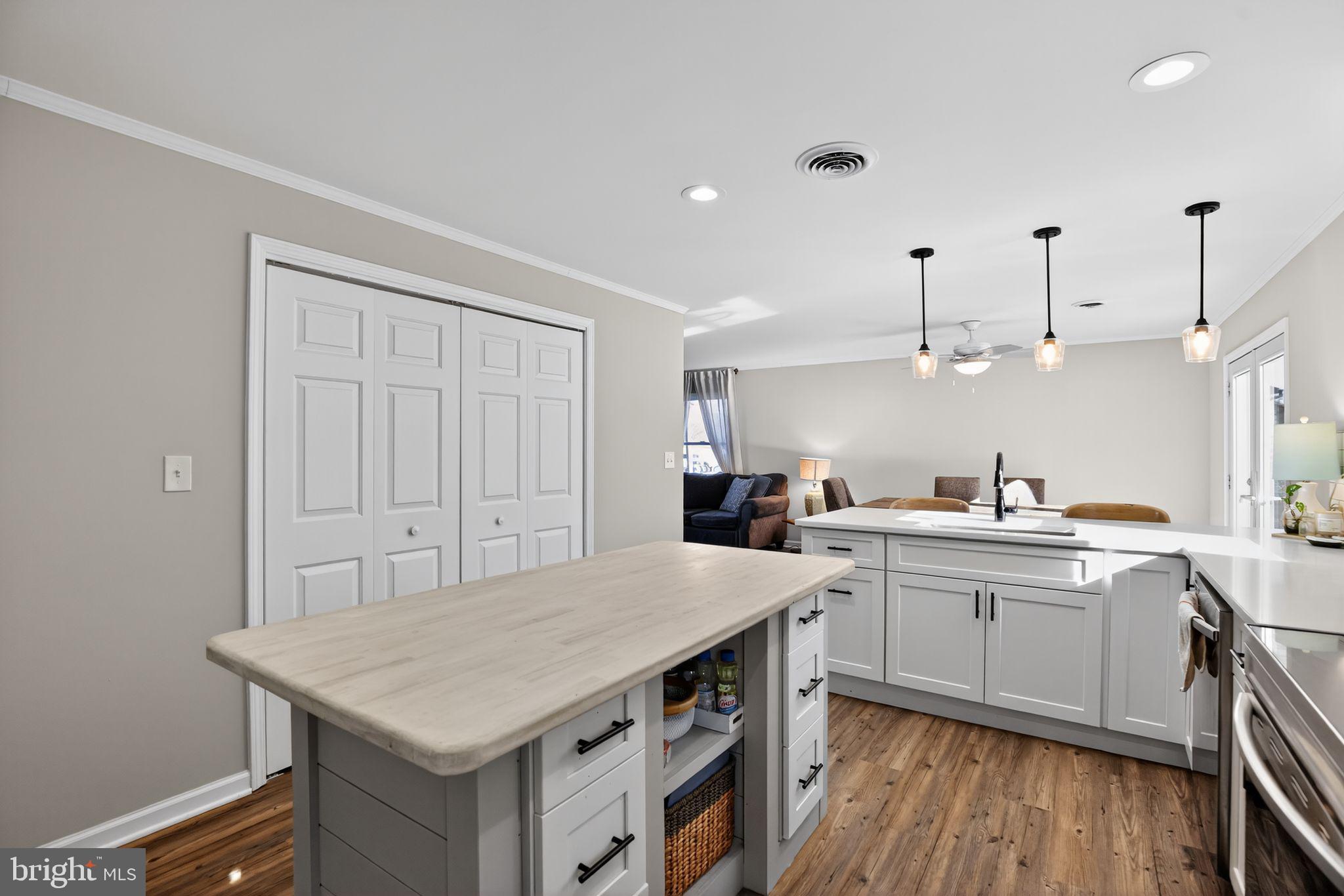 CEDAR BEACH - Residential