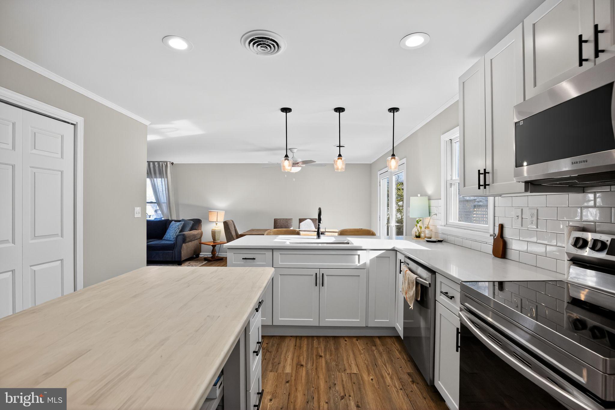 CEDAR BEACH - Residential