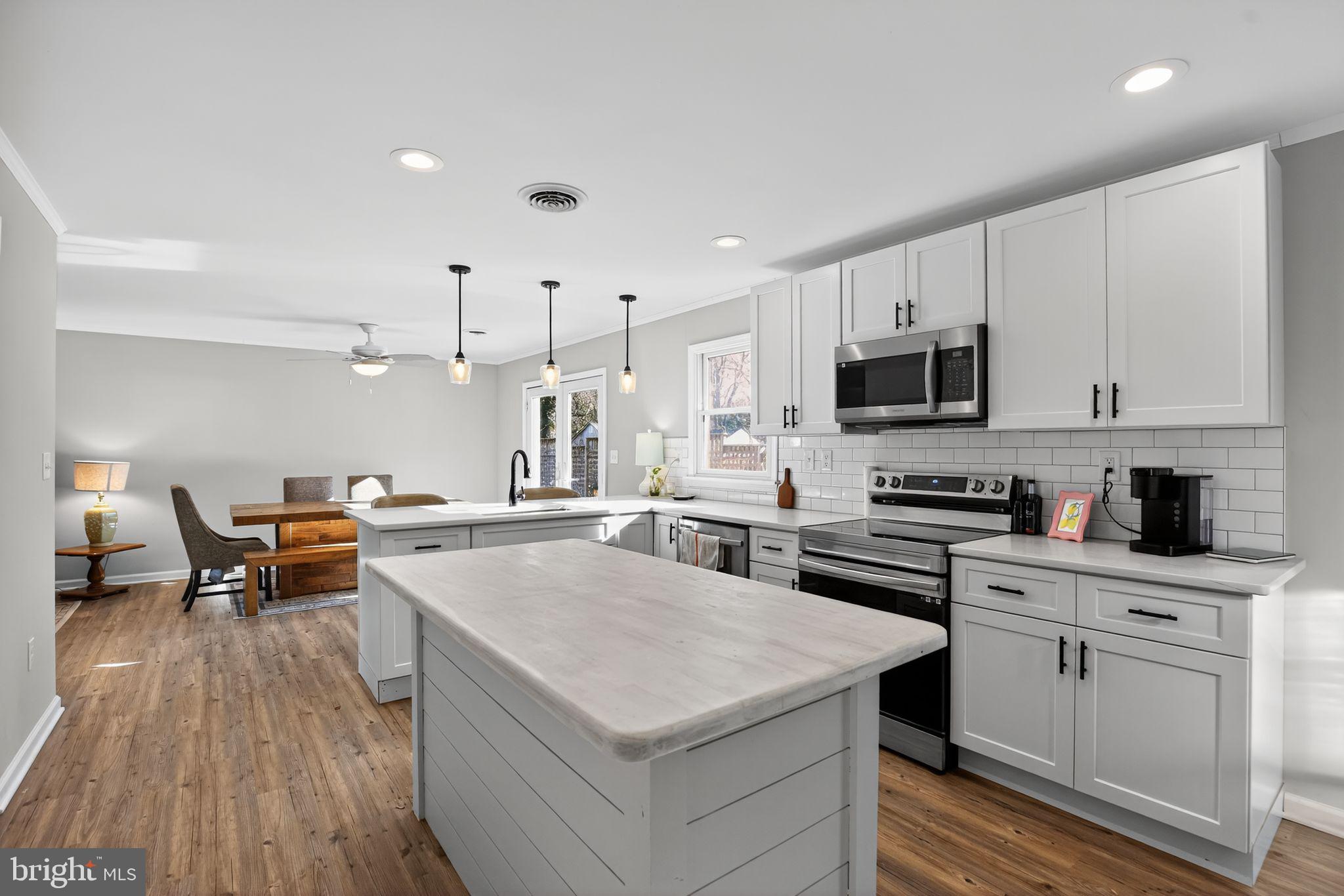 CEDAR BEACH - Residential