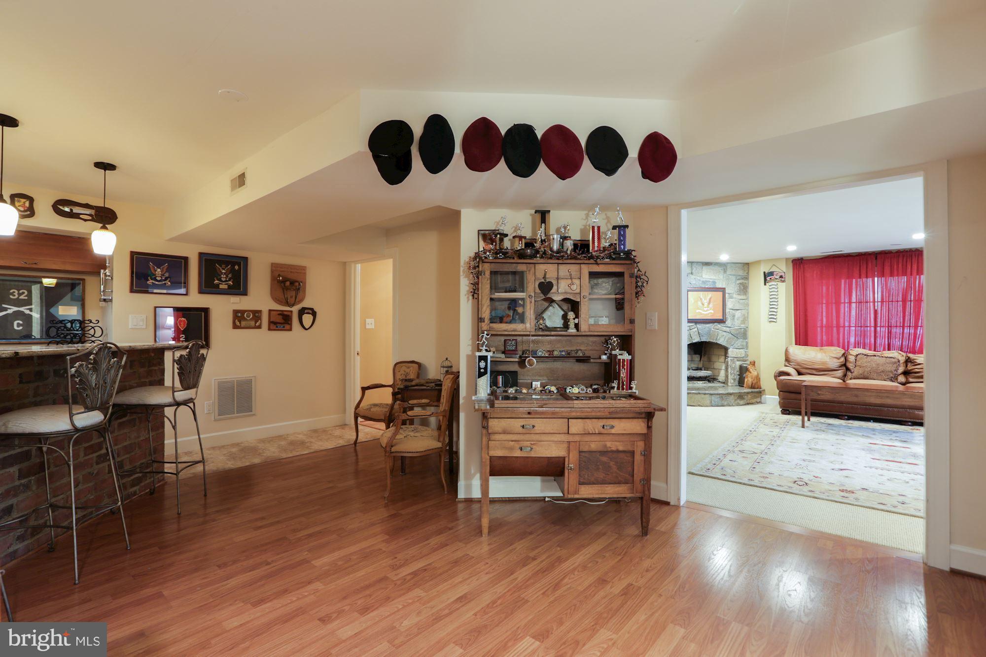 VIRGINIA RUN THE ESTATES - Residential