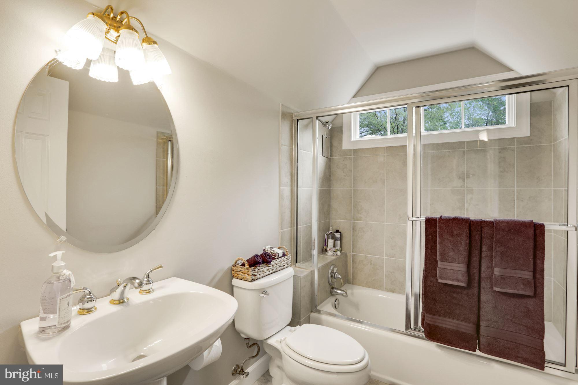 VIRGINIA RUN THE ESTATES - Residential