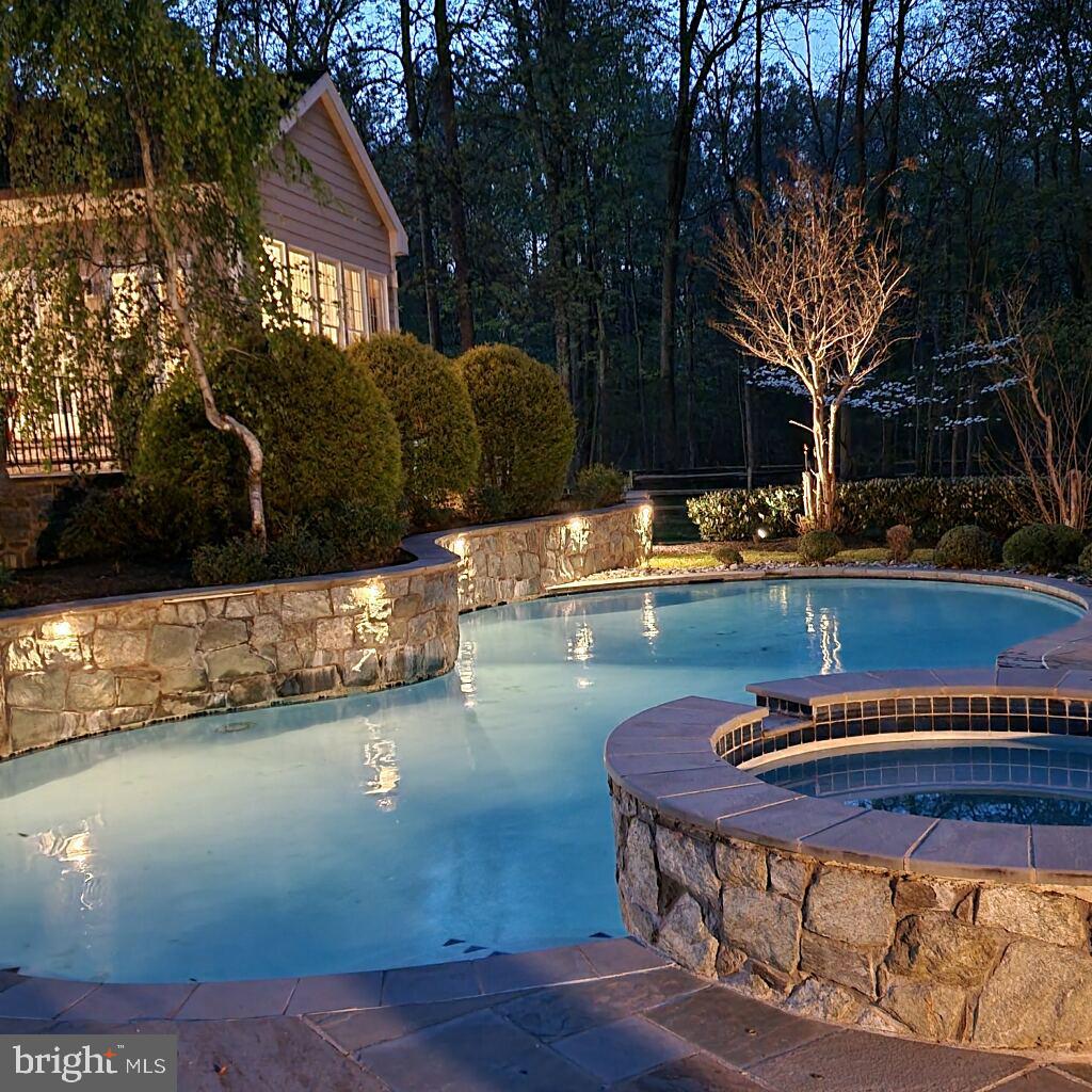 VIRGINIA RUN THE ESTATES - Residential