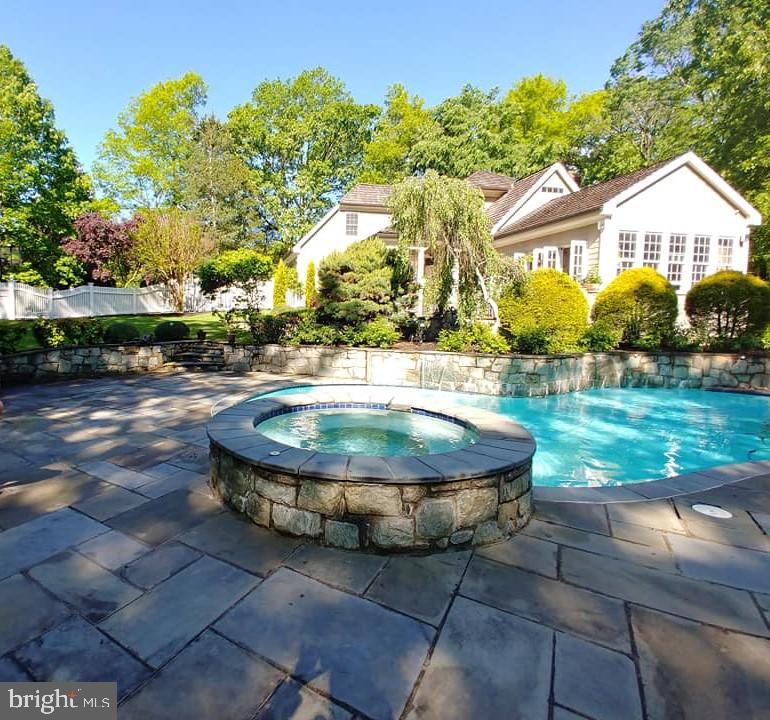 VIRGINIA RUN THE ESTATES - Residential