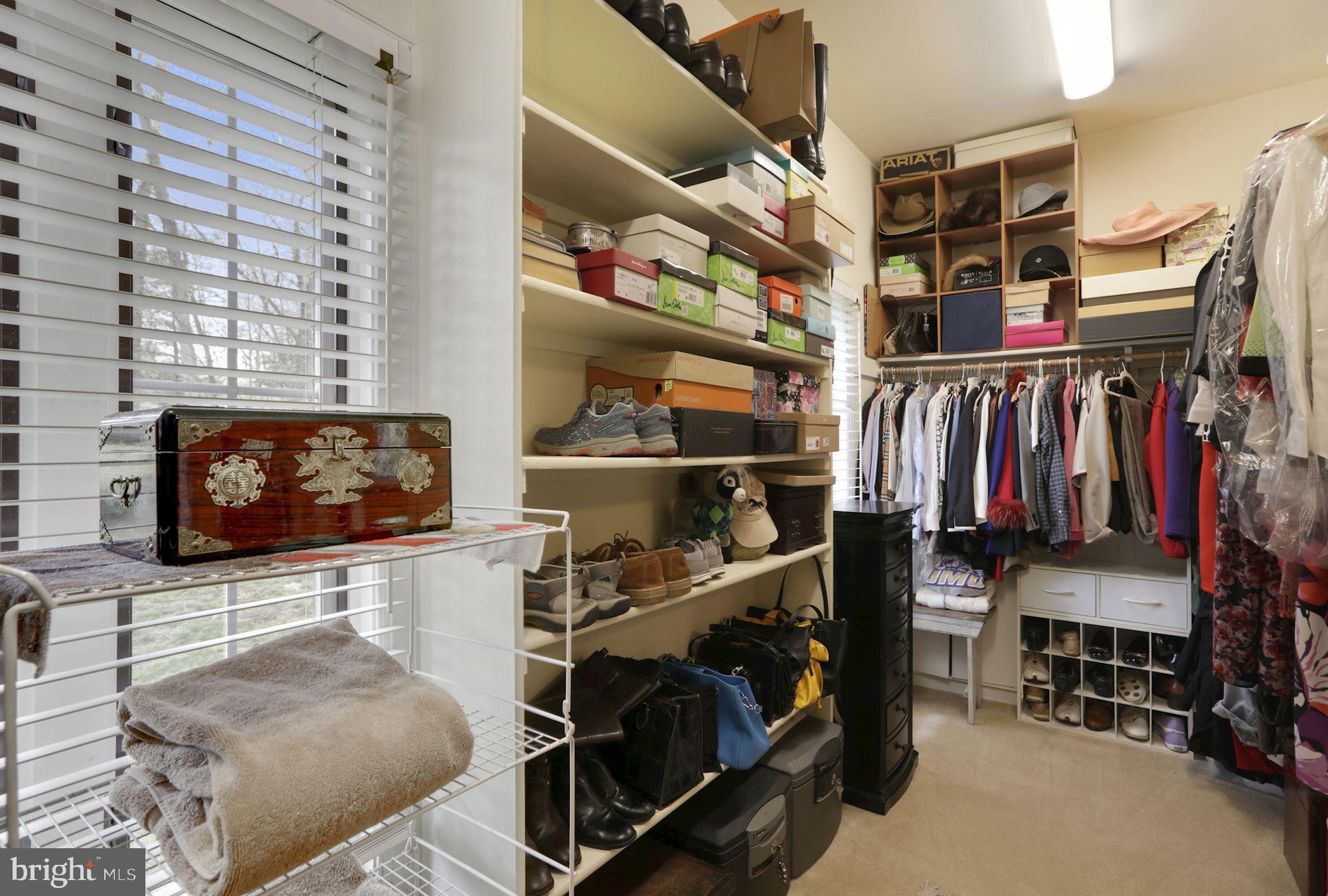 VIRGINIA RUN THE ESTATES - Residential