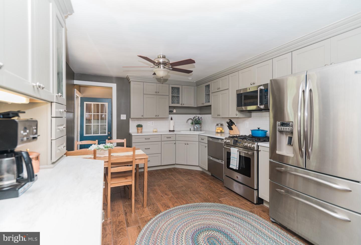 COLONIAL ACRES - Residential Lease
