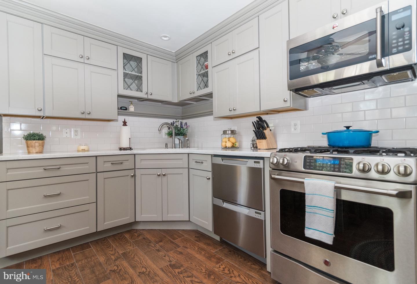 COLONIAL ACRES - Residential Lease