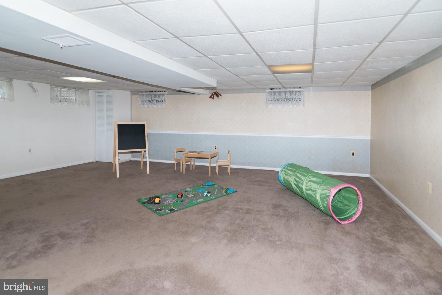 COLONIAL ACRES - Residential Lease
