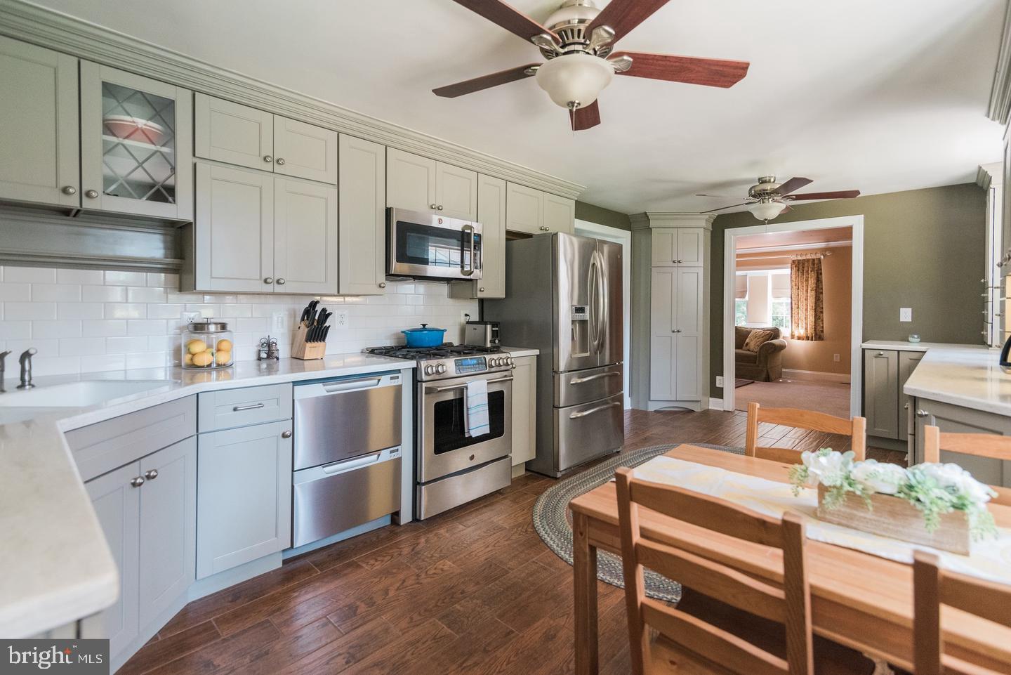 COLONIAL ACRES - Residential Lease