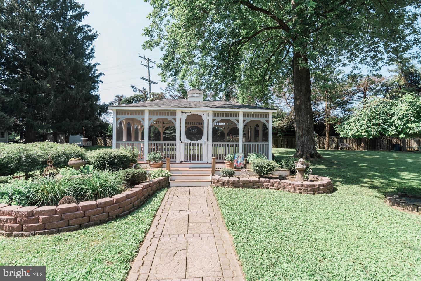 COLONIAL ACRES - Residential Lease