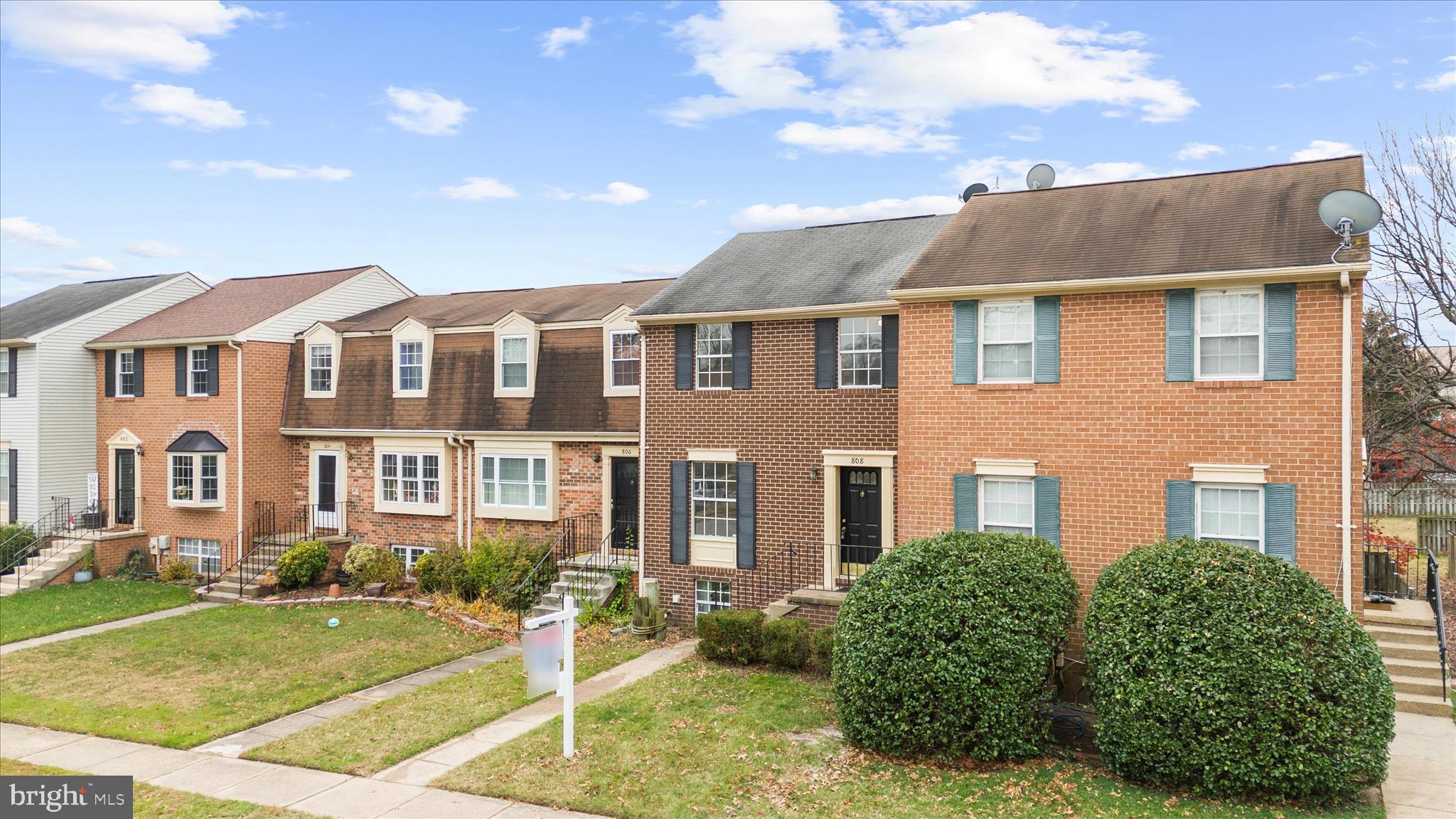 808 DE FRANCEAUX WAY