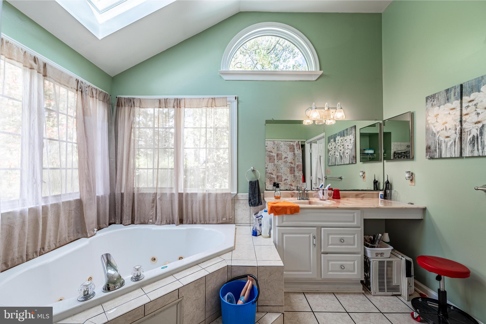 LARCHMONT - Residential