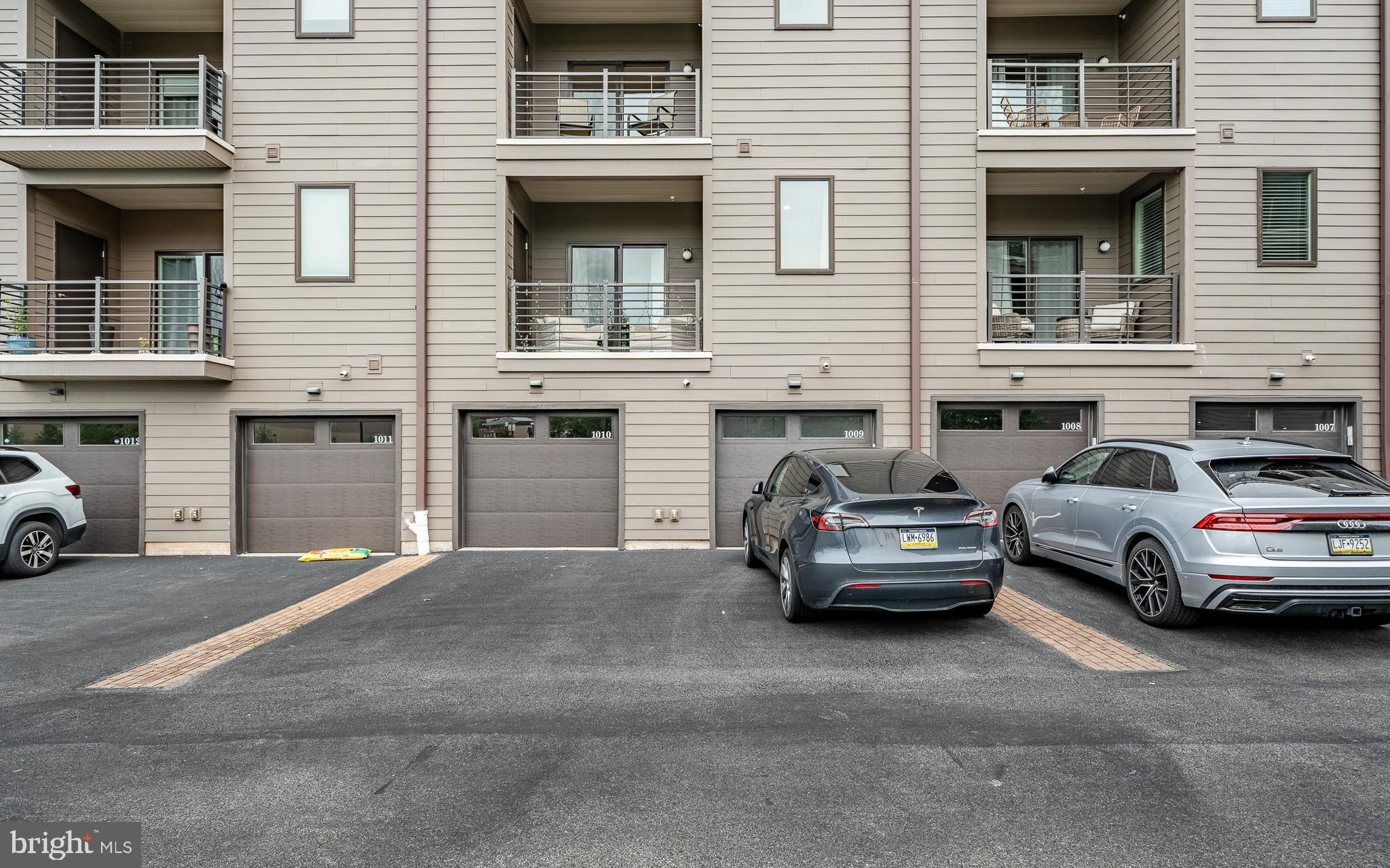 BROWNSTONES AT VF - Residential