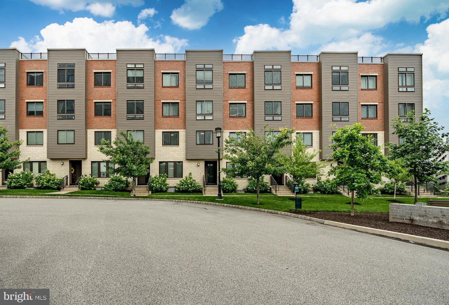 BROWNSTONES AT VF - Residential