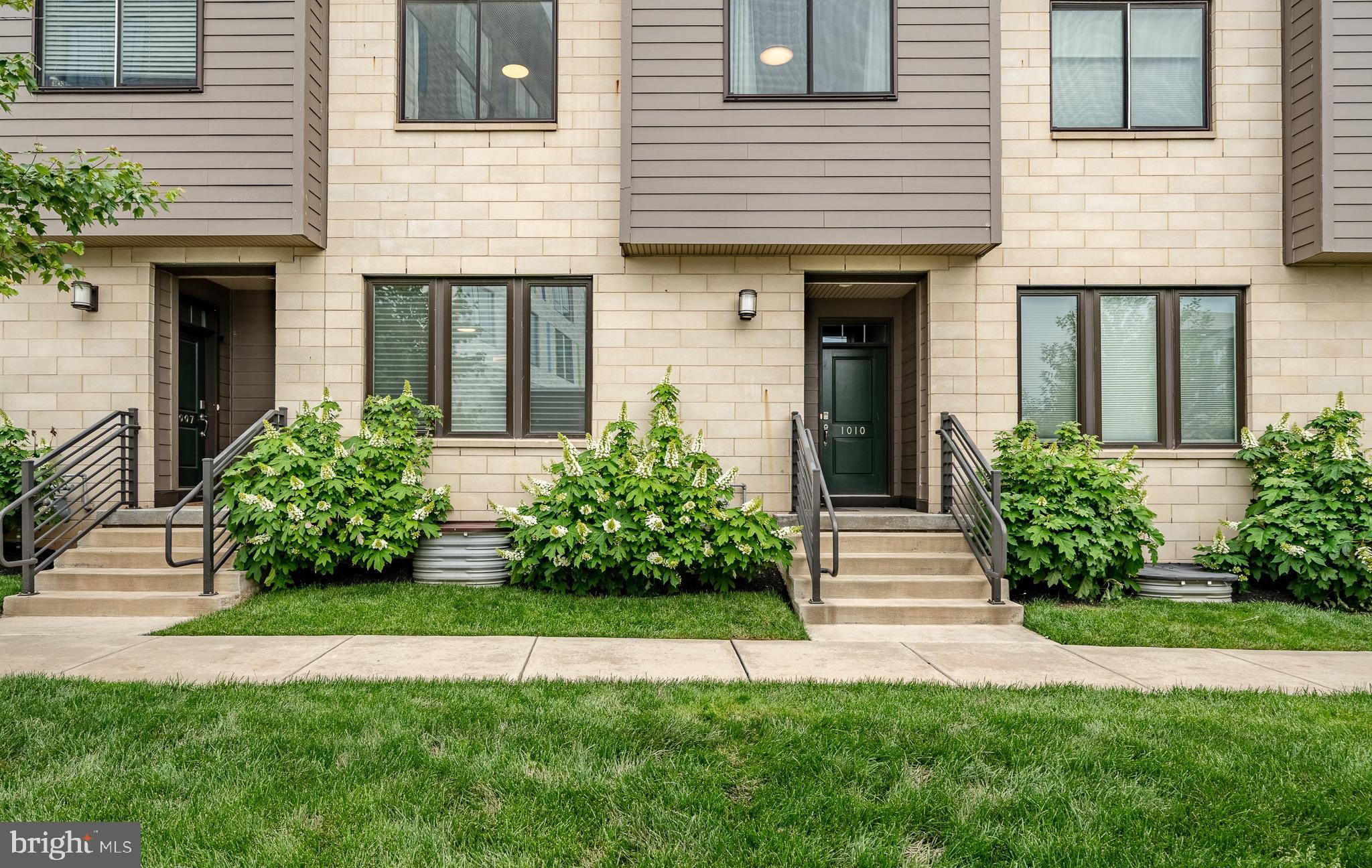 1009 LAKEVIEW COURT 1009