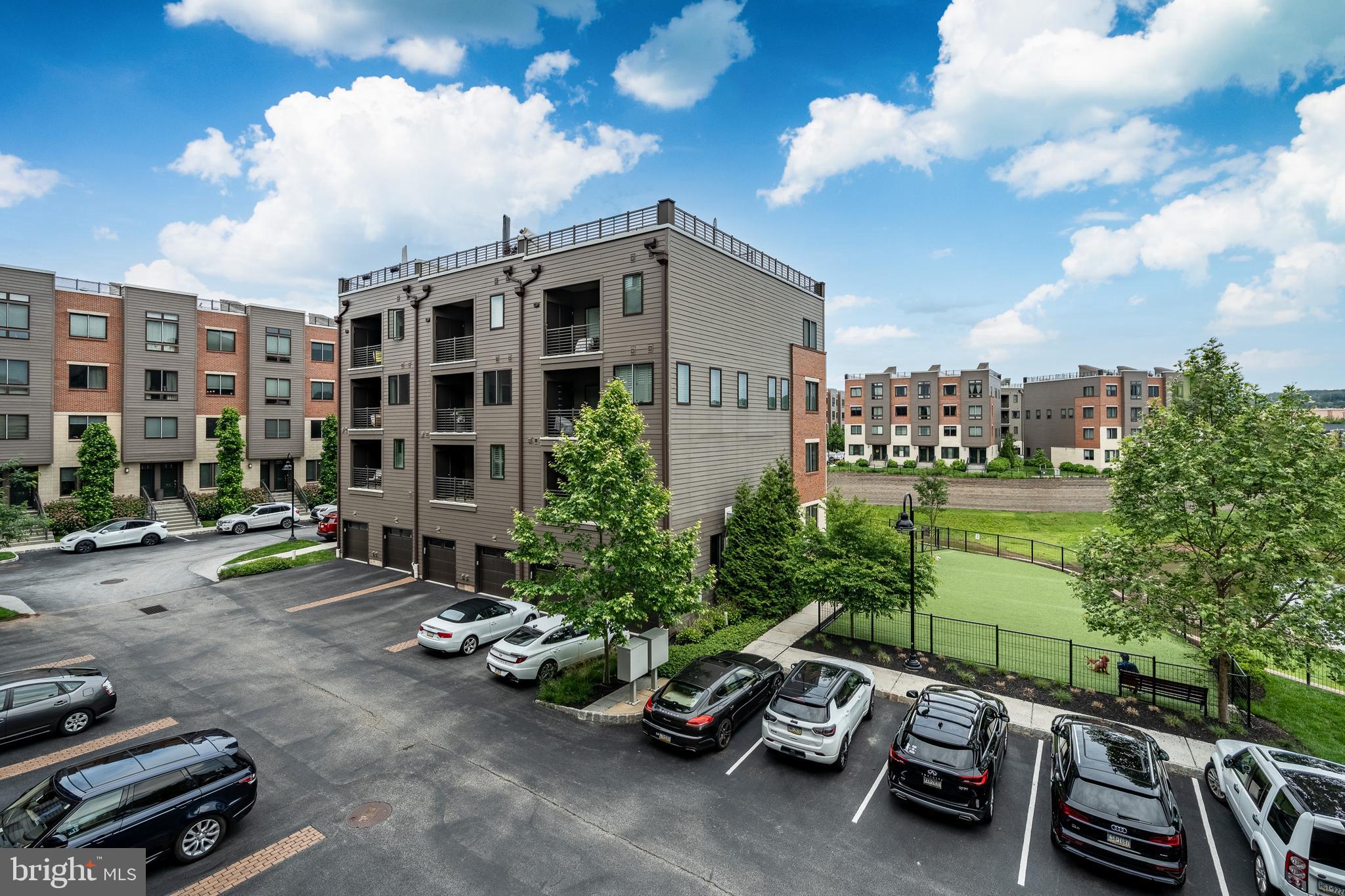 BROWNSTONES AT VF - Residential