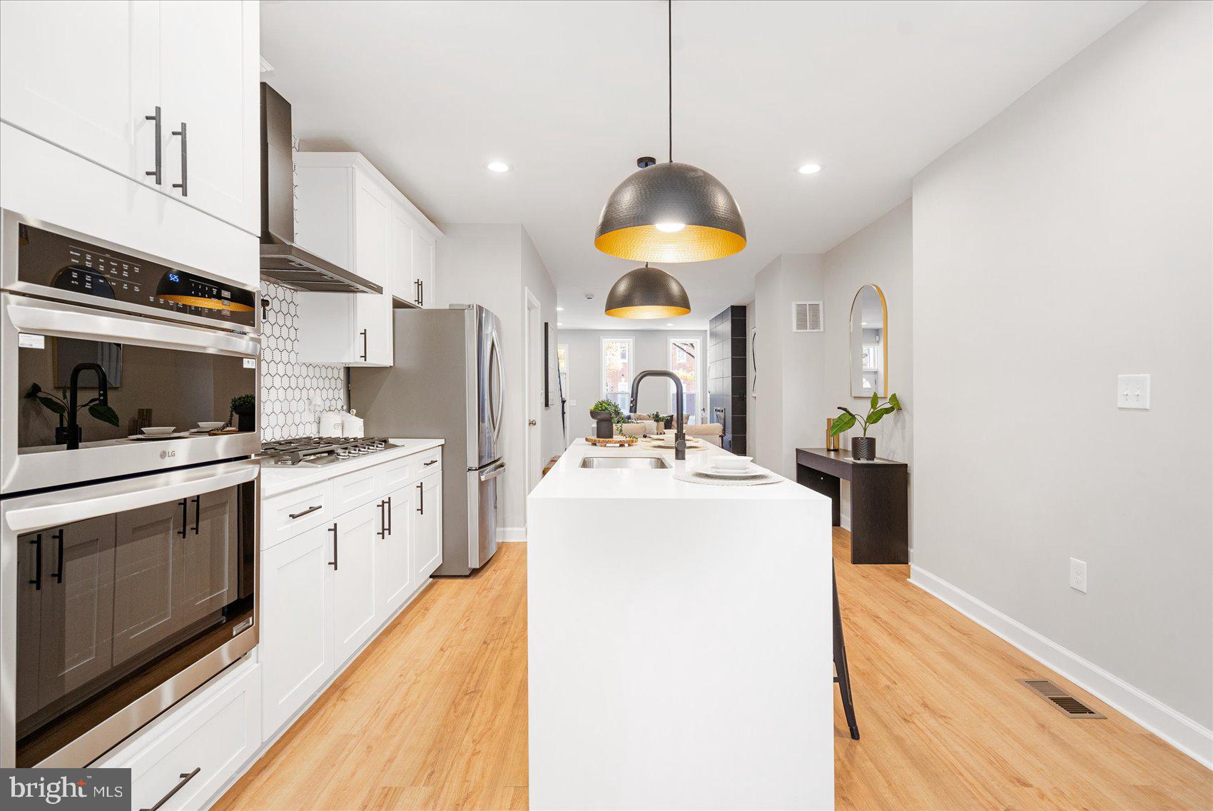 SANDTOWN-WINCHESTER - Residential