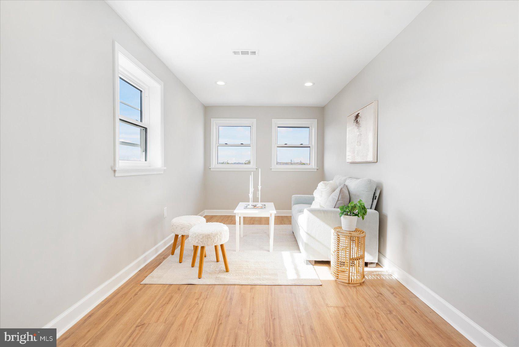 SANDTOWN-WINCHESTER - Residential