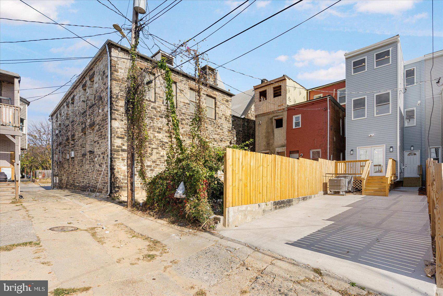 SANDTOWN-WINCHESTER - Residential