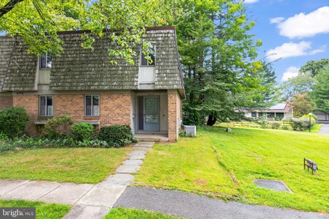 Photo of 10331 Battleridge Place, GAITHERSBURG, MD 20886 (MLS # MDMC2252442)