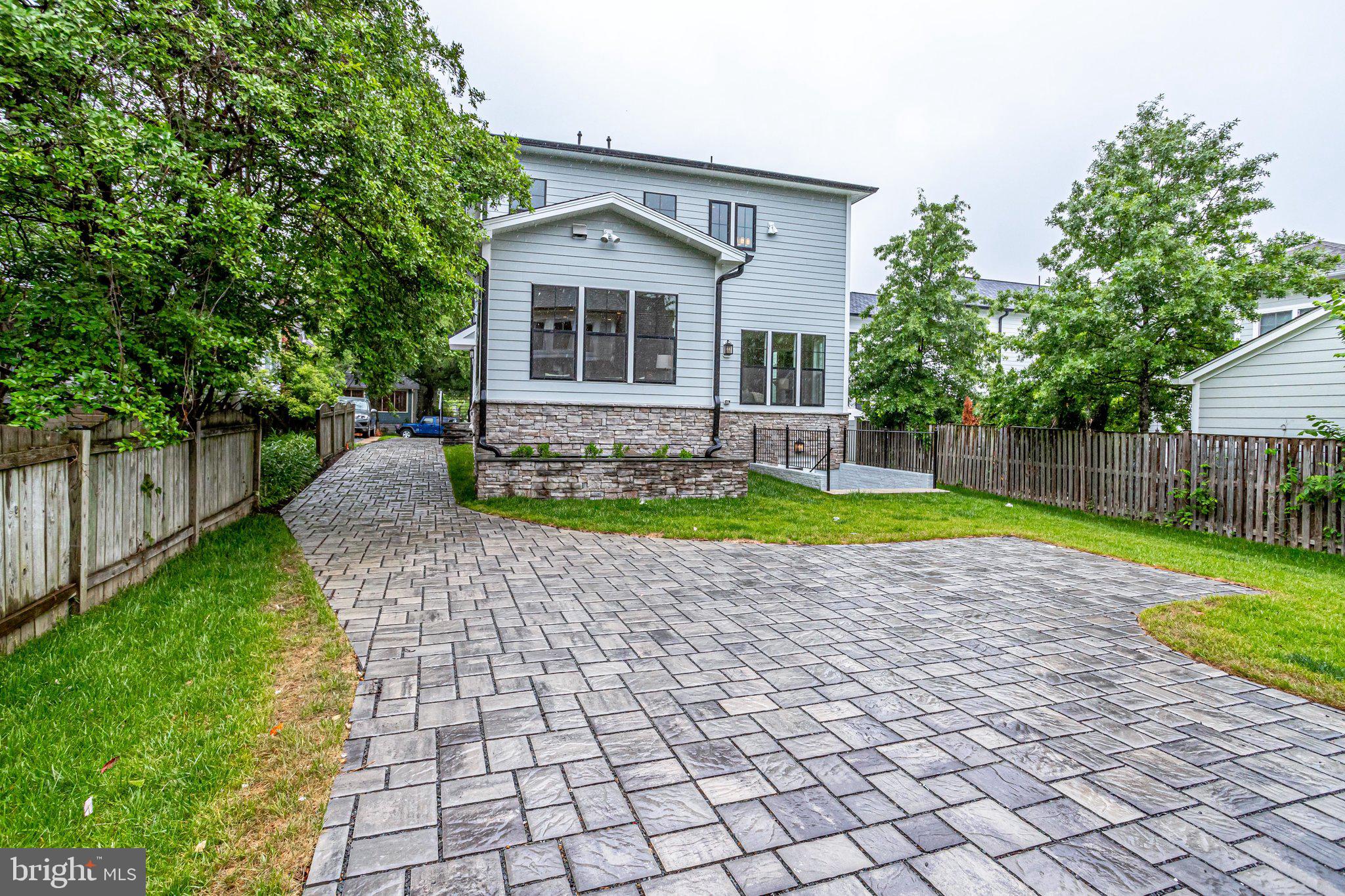 SCHUTT ESTATE - Residential