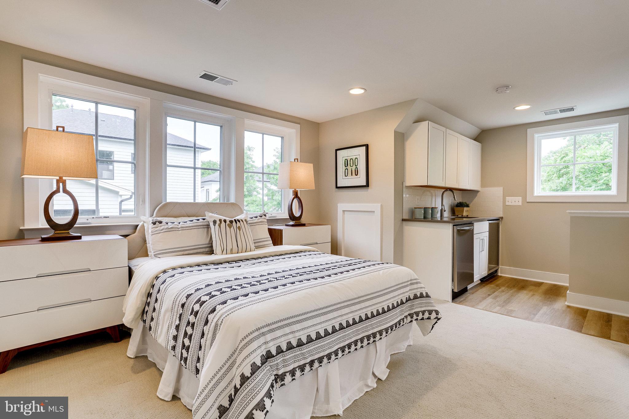 SCHUTT ESTATE - Residential