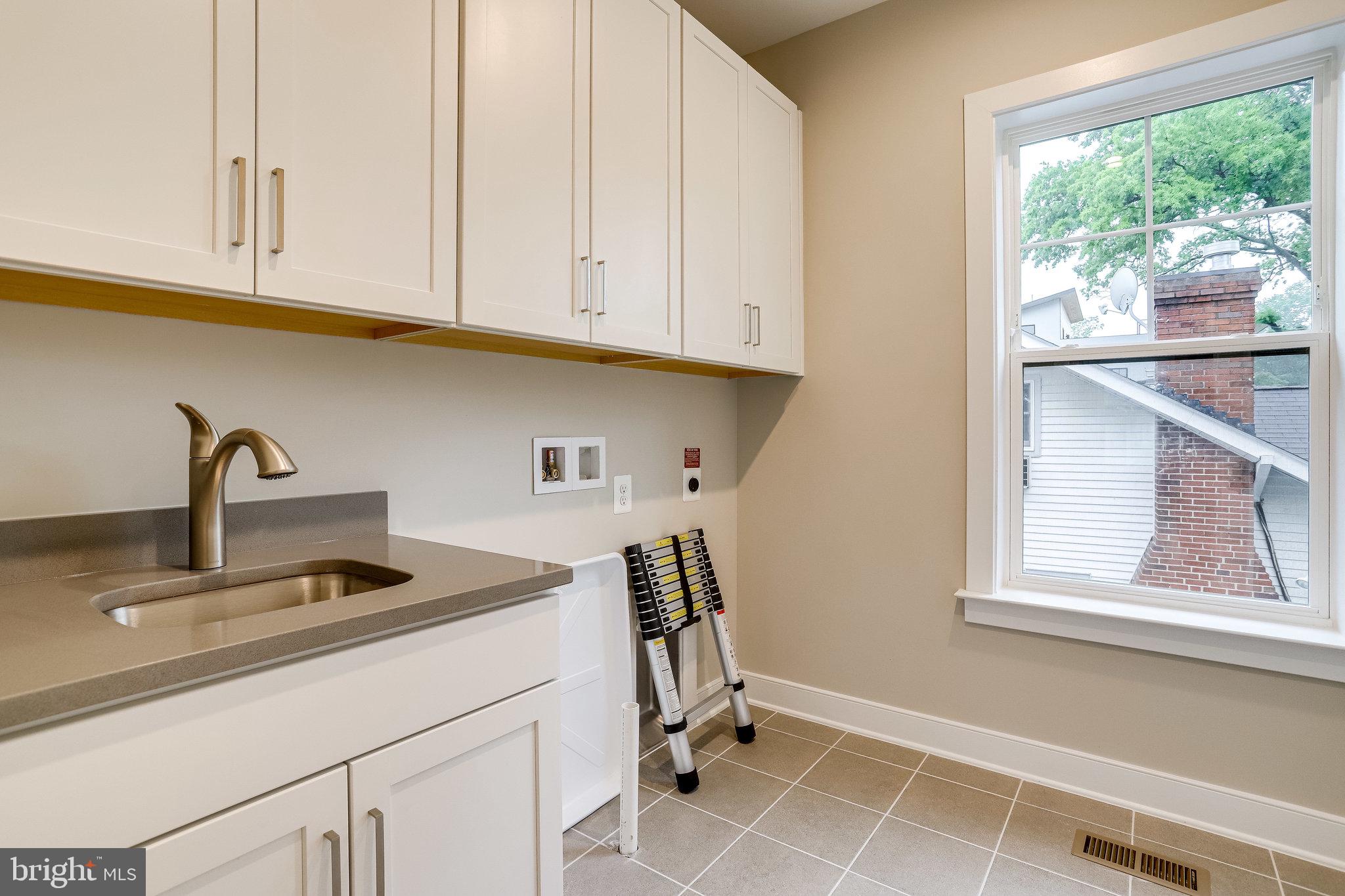 SCHUTT ESTATE - Residential