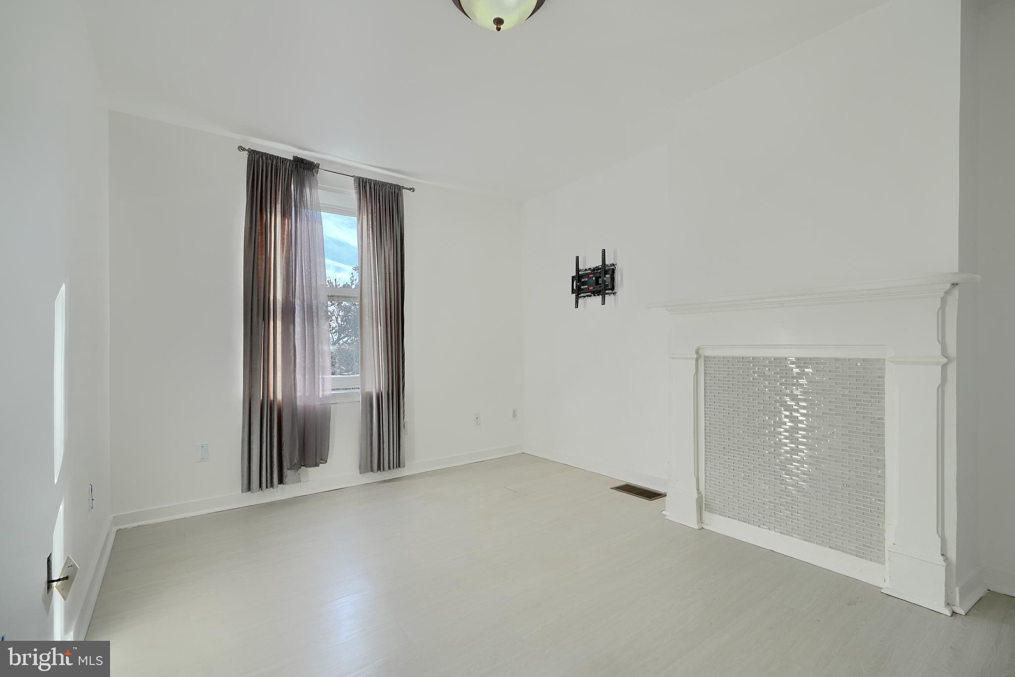 UNION SQUARE - Residential Lease