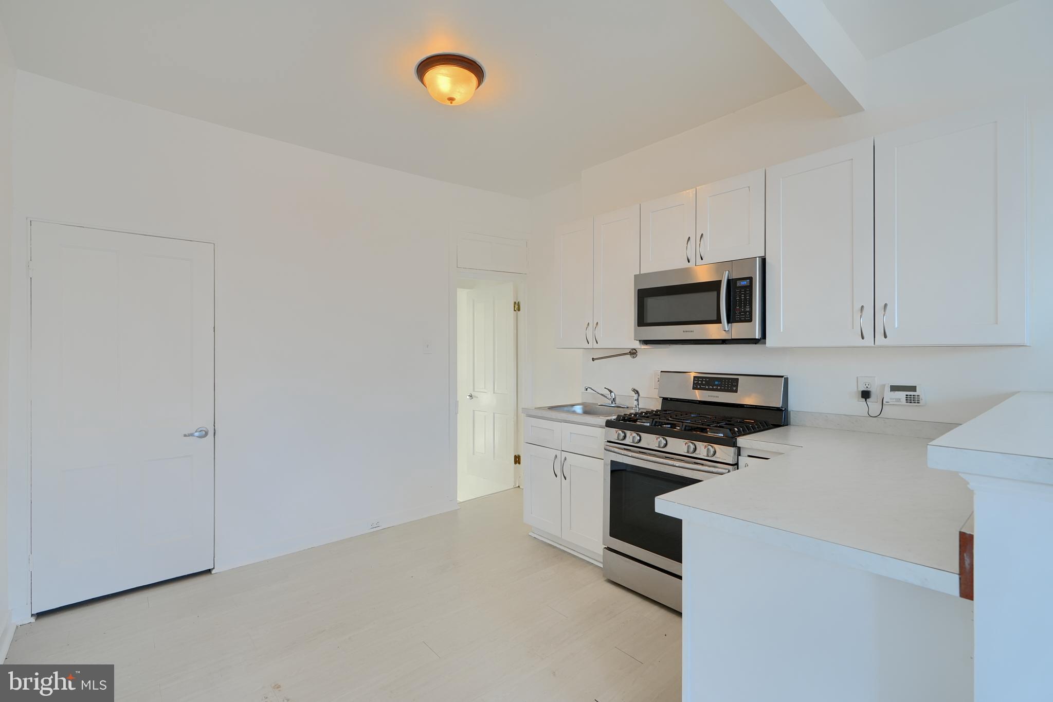 UNION SQUARE - Residential Lease