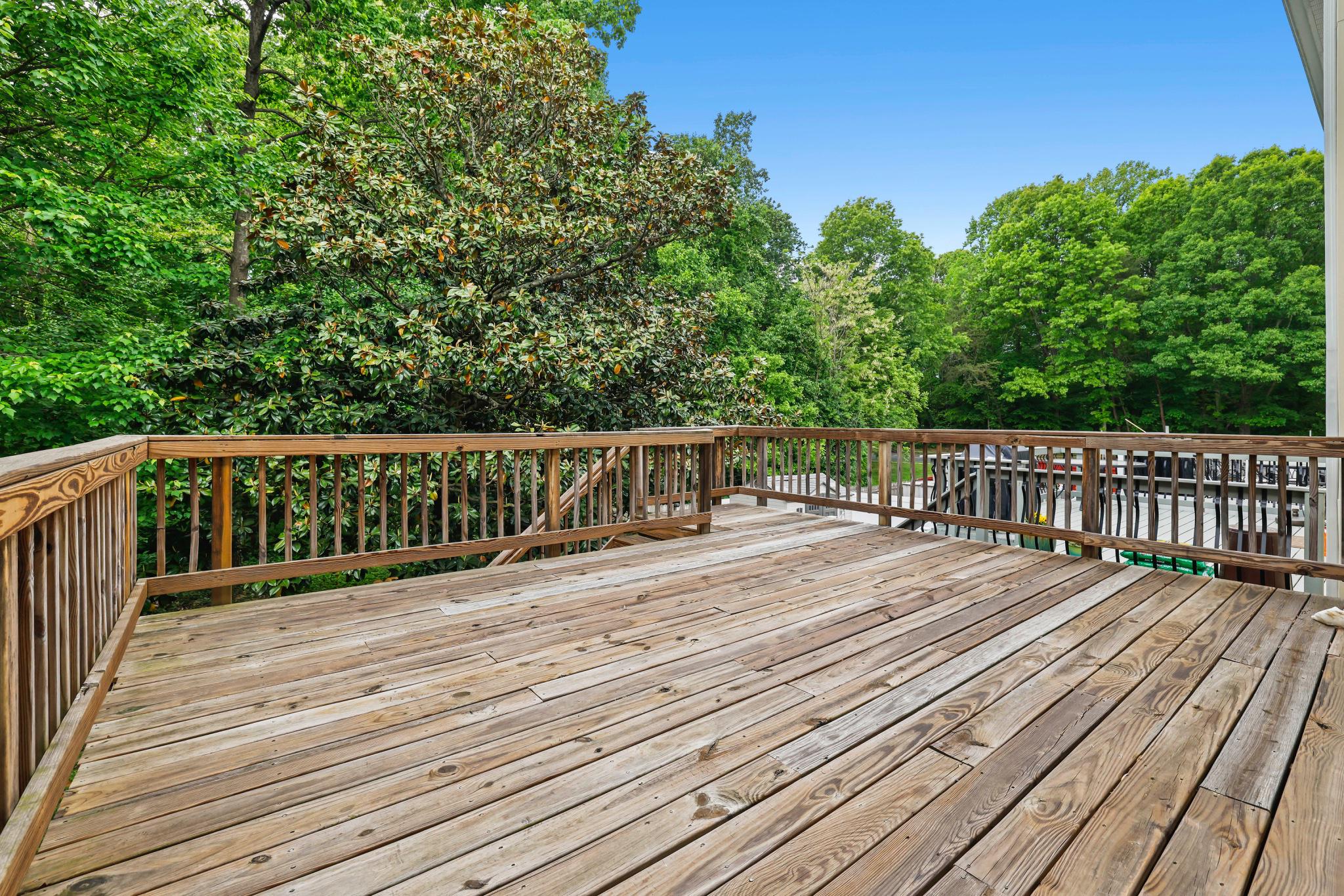 WHISPERING WOODS - Residential