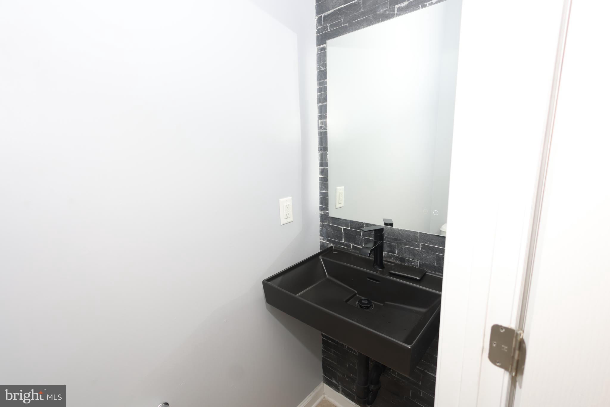 CHELSEA MANOR - Residential Lease