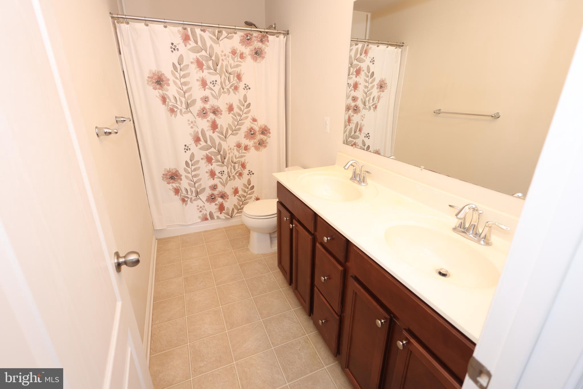 CHELSEA MANOR - Residential Lease