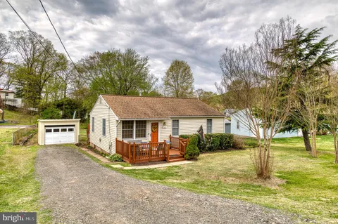 3565 Maple Street, Dumfries, VA MLS: VAPW2087072