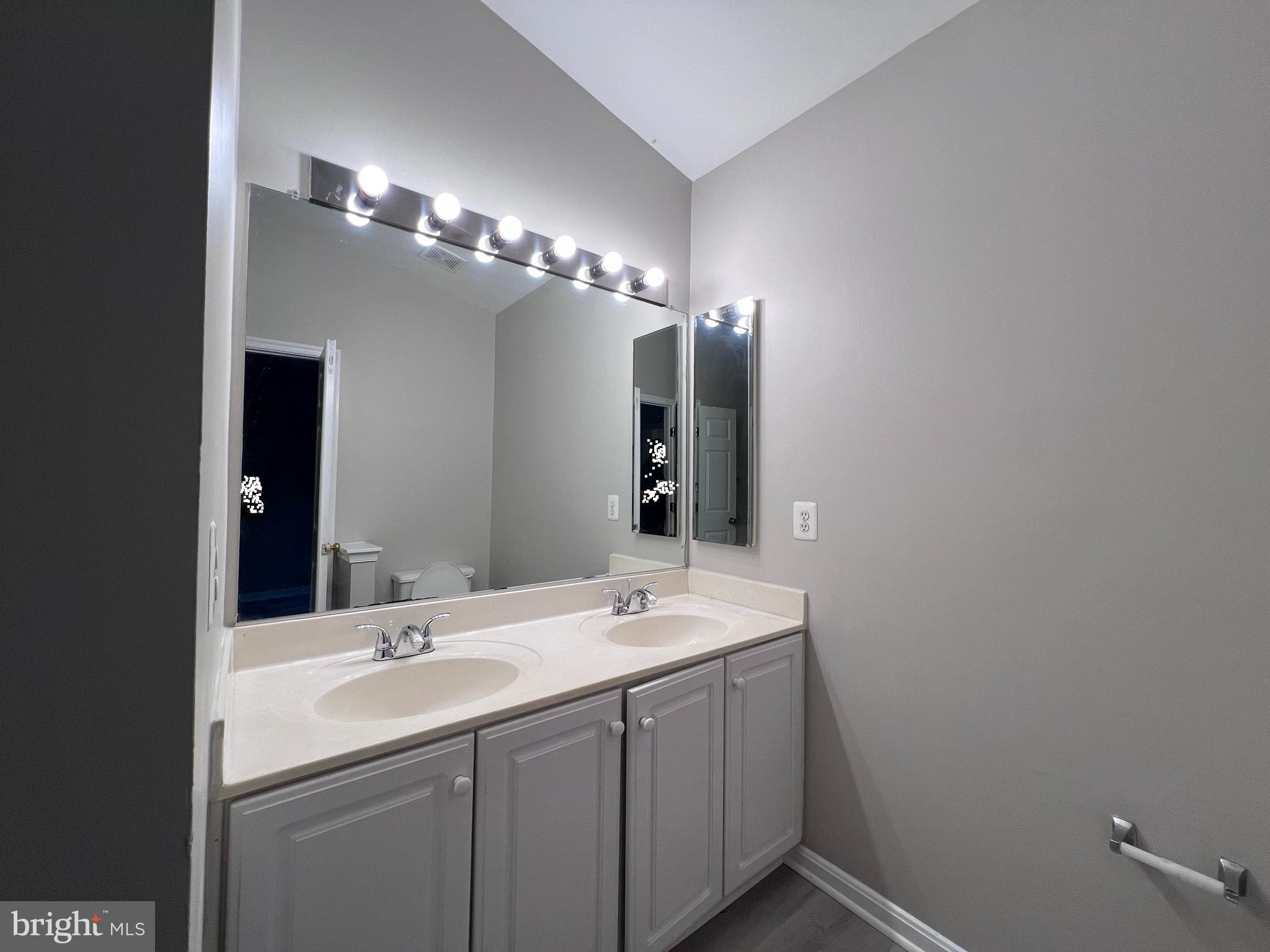 VILLAGES AT SAYBROOKE - Residential Lease