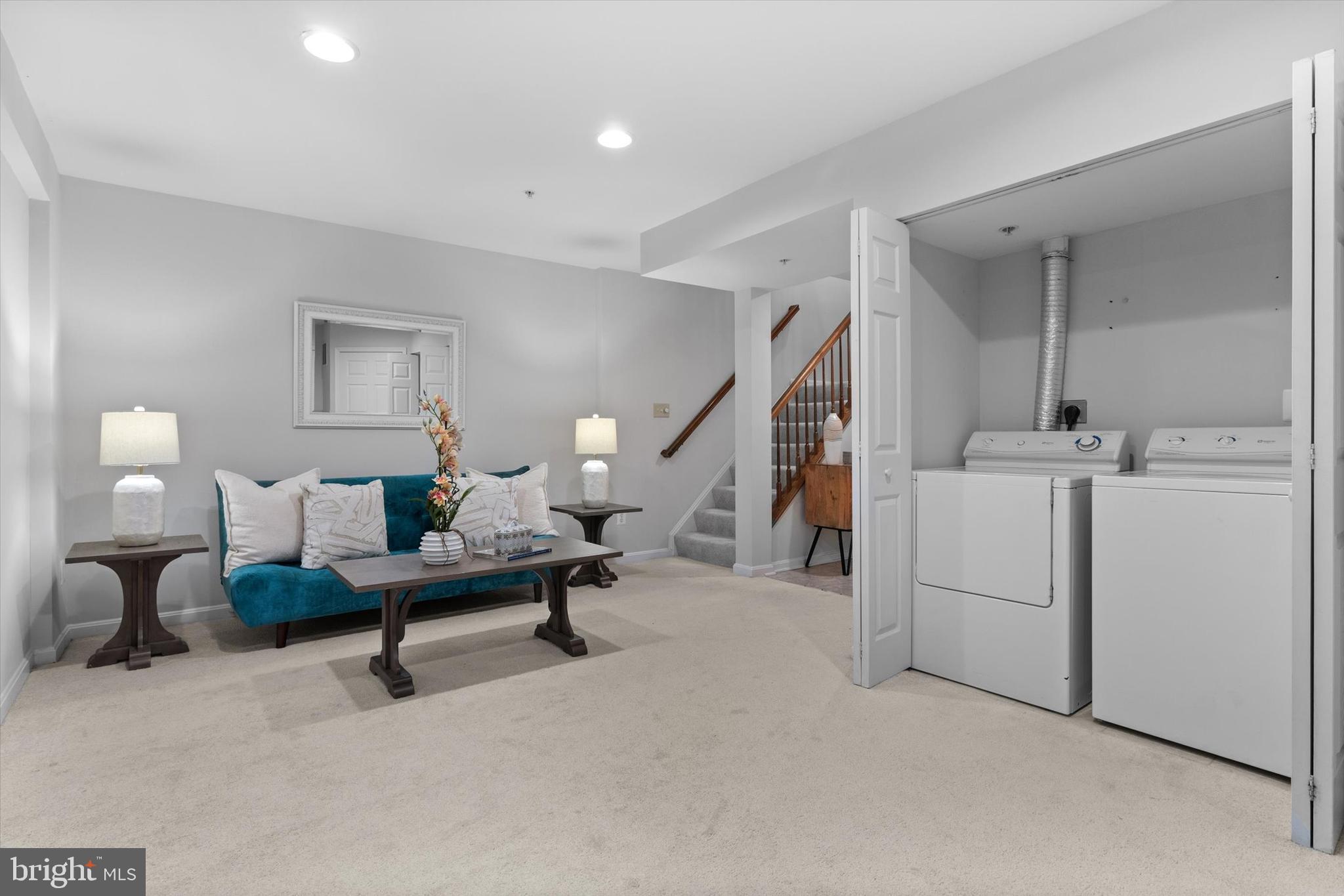 SOUTH RIDING - Residential