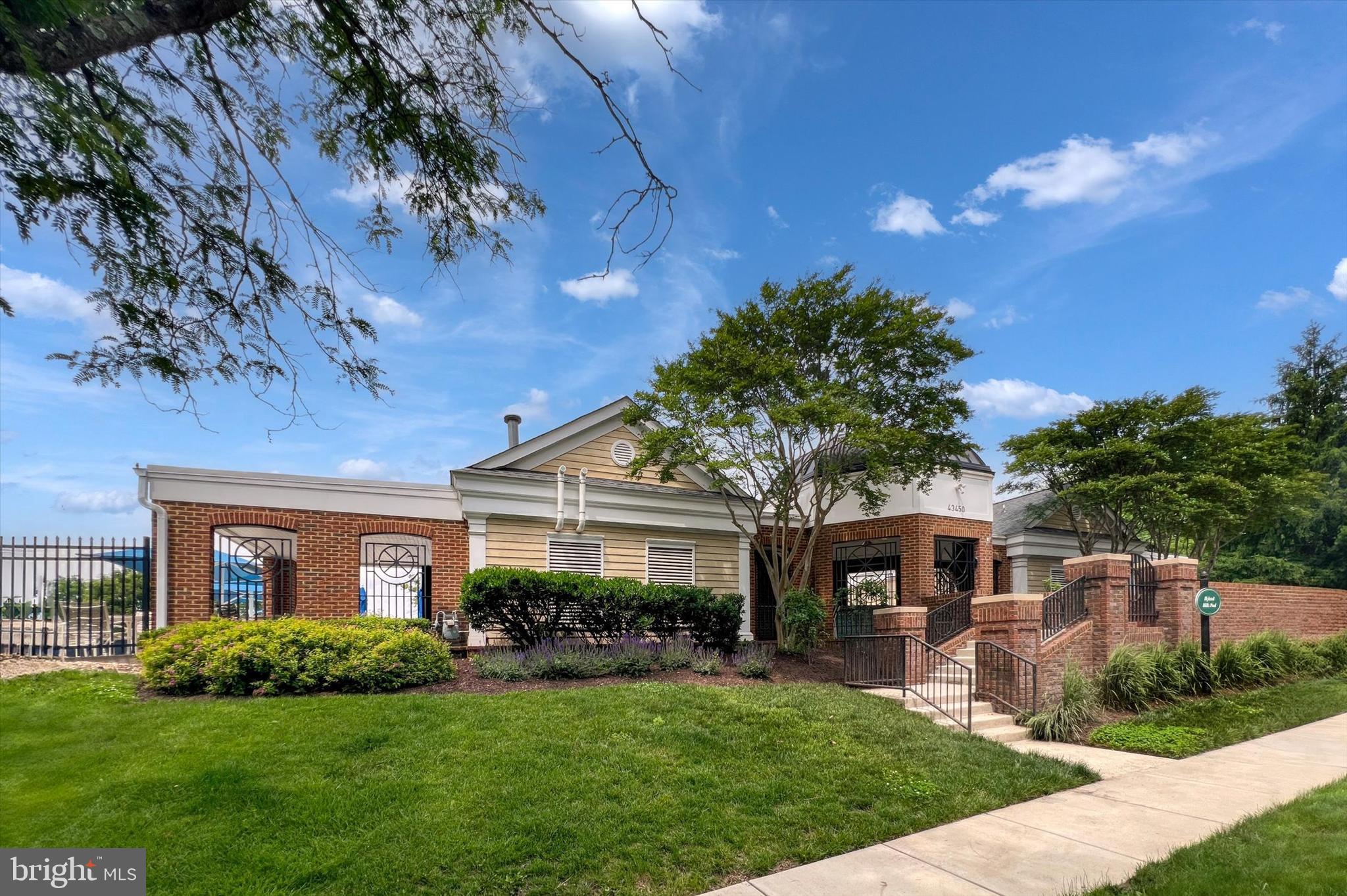 SOUTH RIDING - Residential