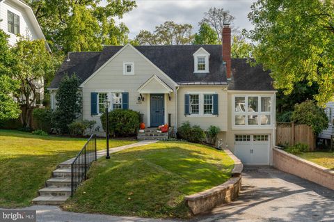 Photo of 4520 N. Chelsea Lane, BETHESDA, MD 20814 (MLS # MDMC2198832)