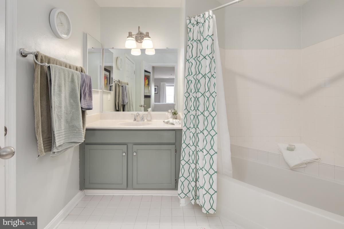 QUAKER HILL - Residential