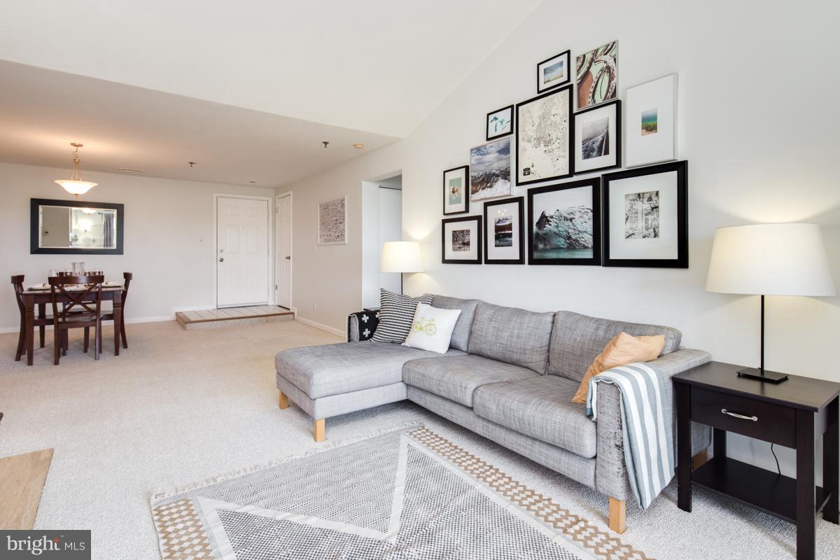 QUAKER HILL - Residential