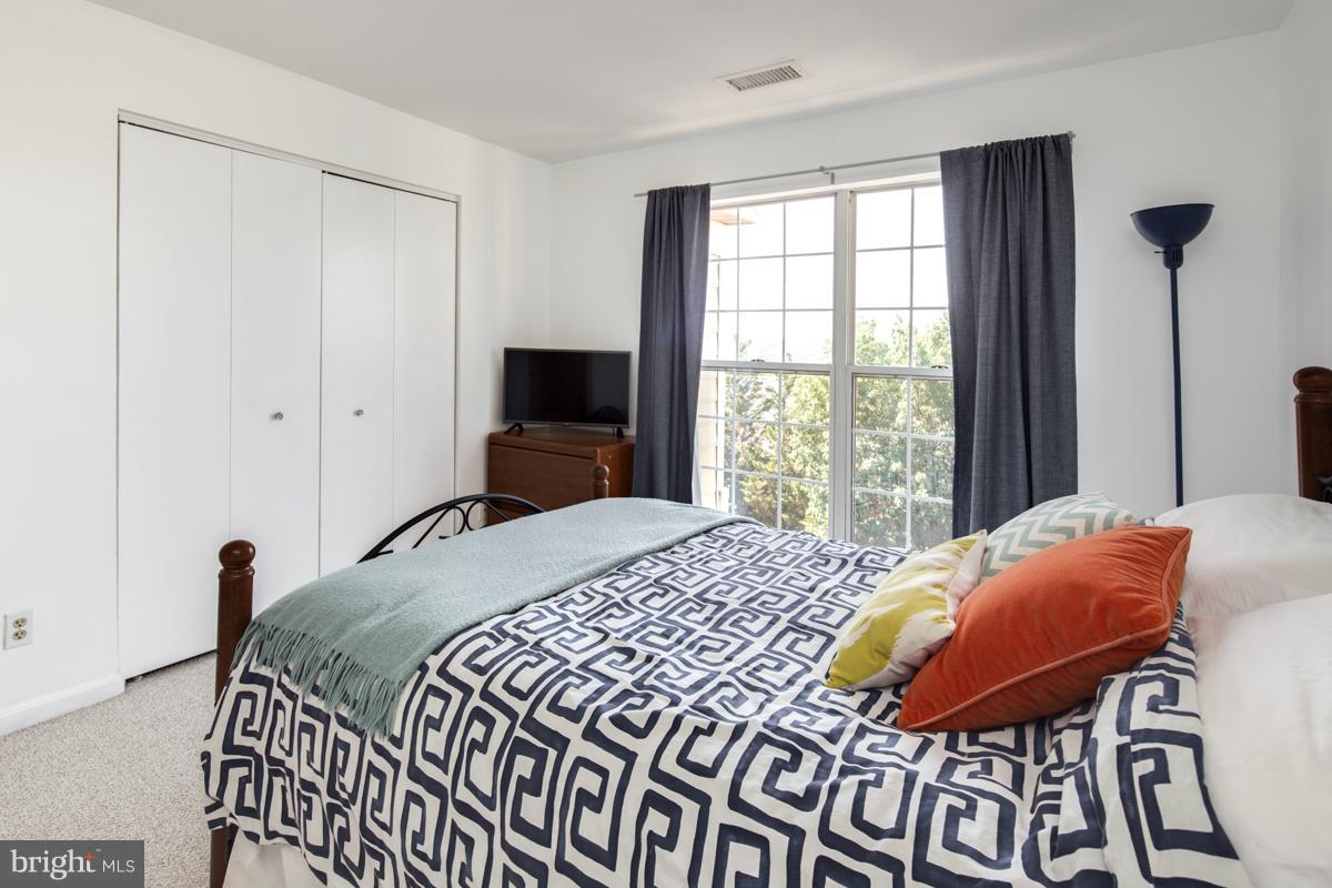 QUAKER HILL - Residential