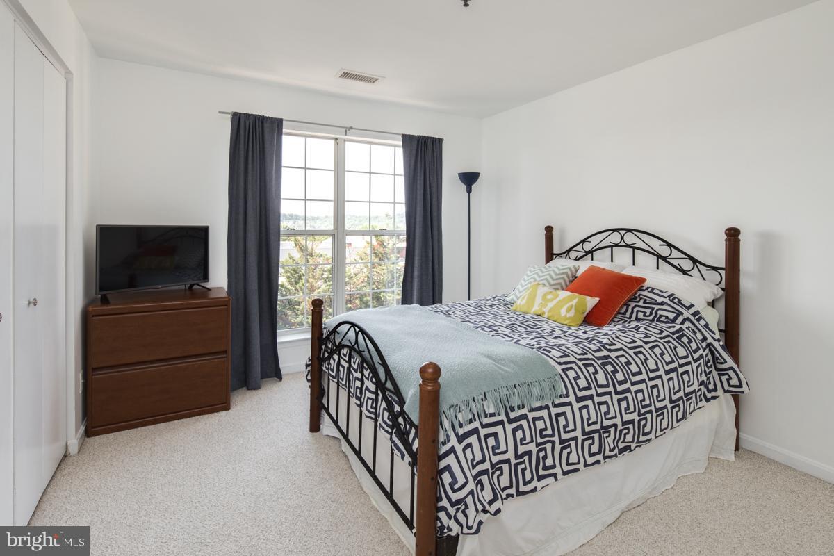 QUAKER HILL - Residential