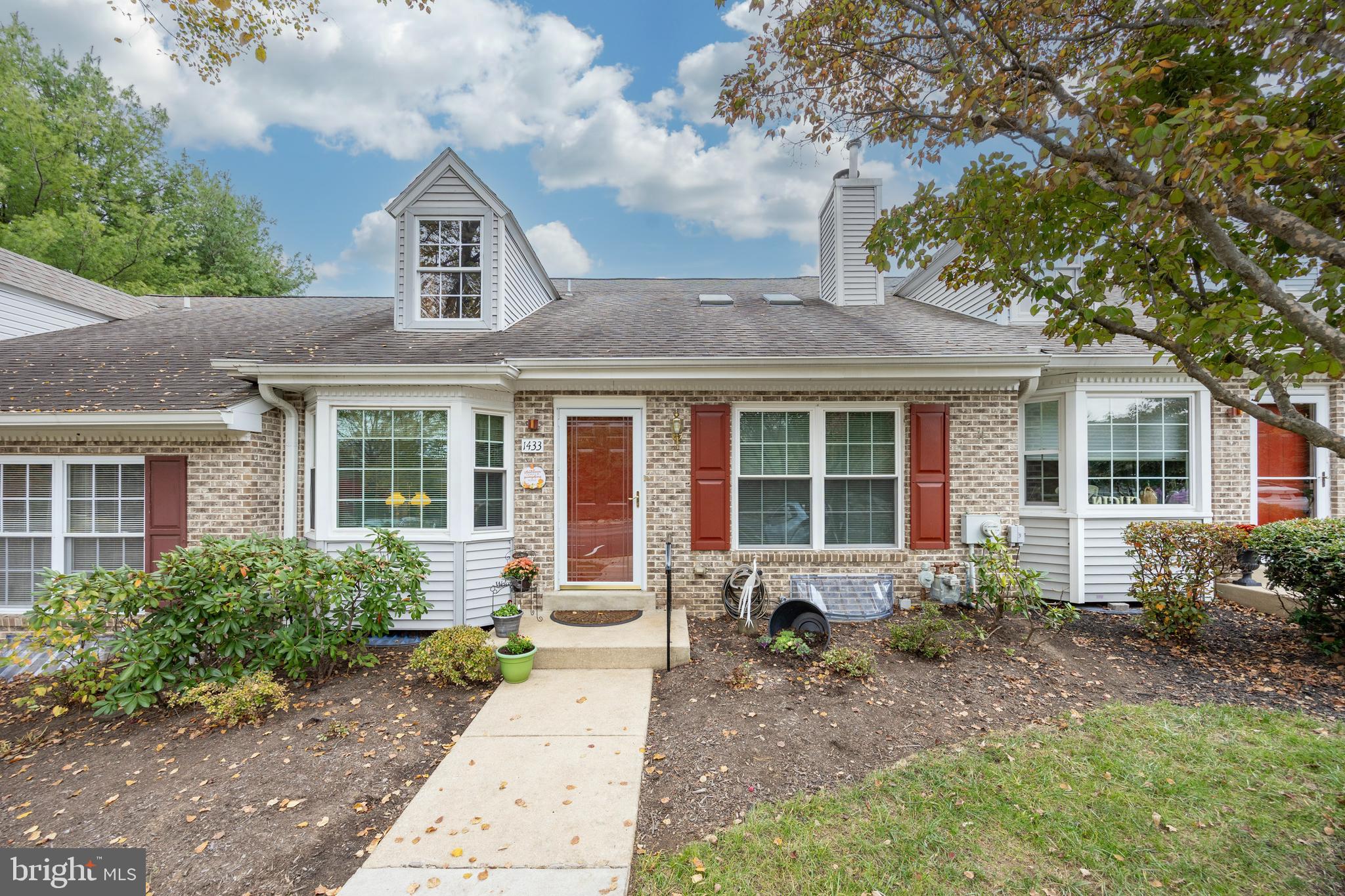 1433 COUNTRY CLUB DRIVE