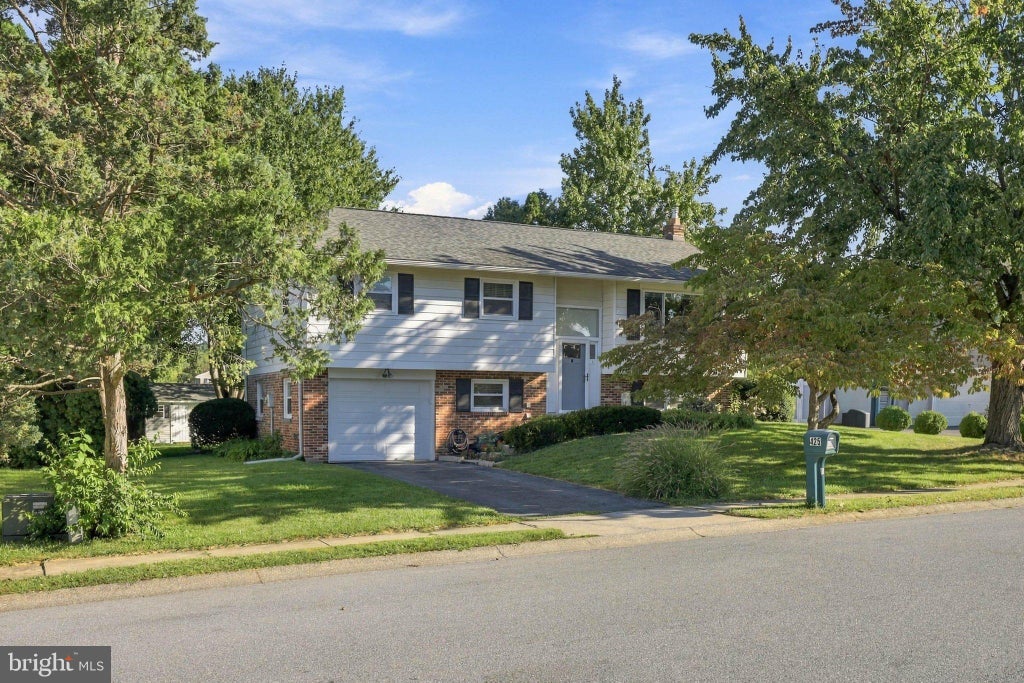 Photo of 425 Nottingham Avenue, LANCASTER, PA 17601 (MLS # PALA2095632)