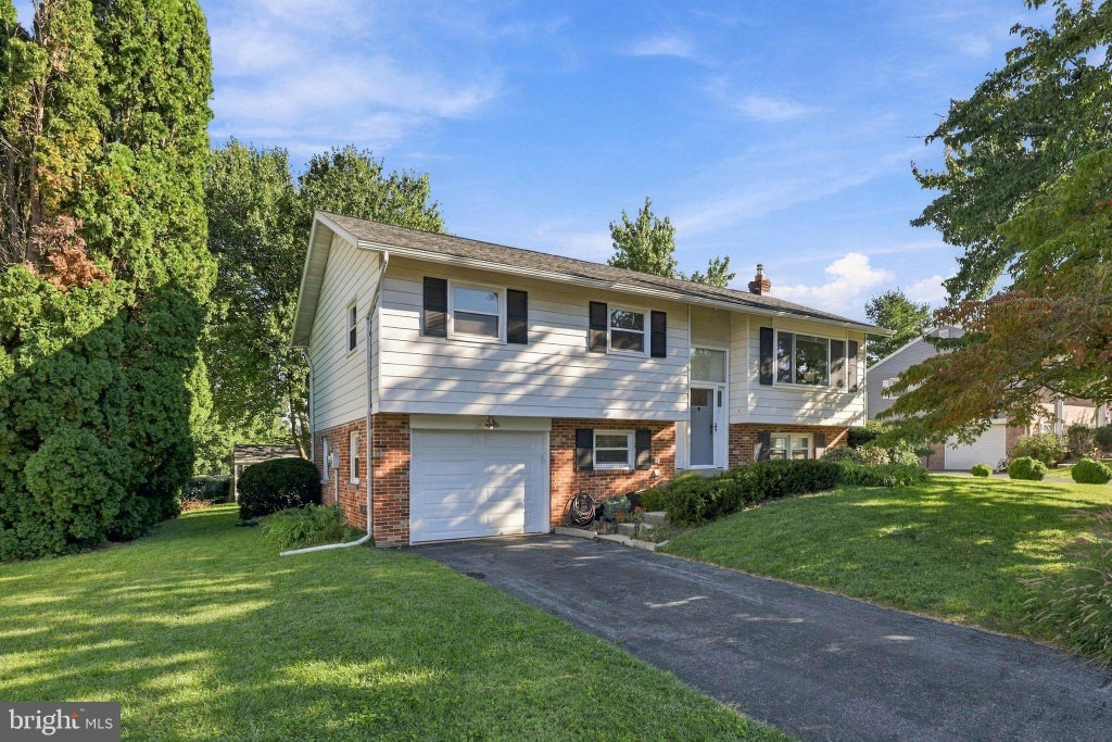 Photo of 425 Nottingham Avenue, LANCASTER, PA 17601 (MLS # PALA2095632)