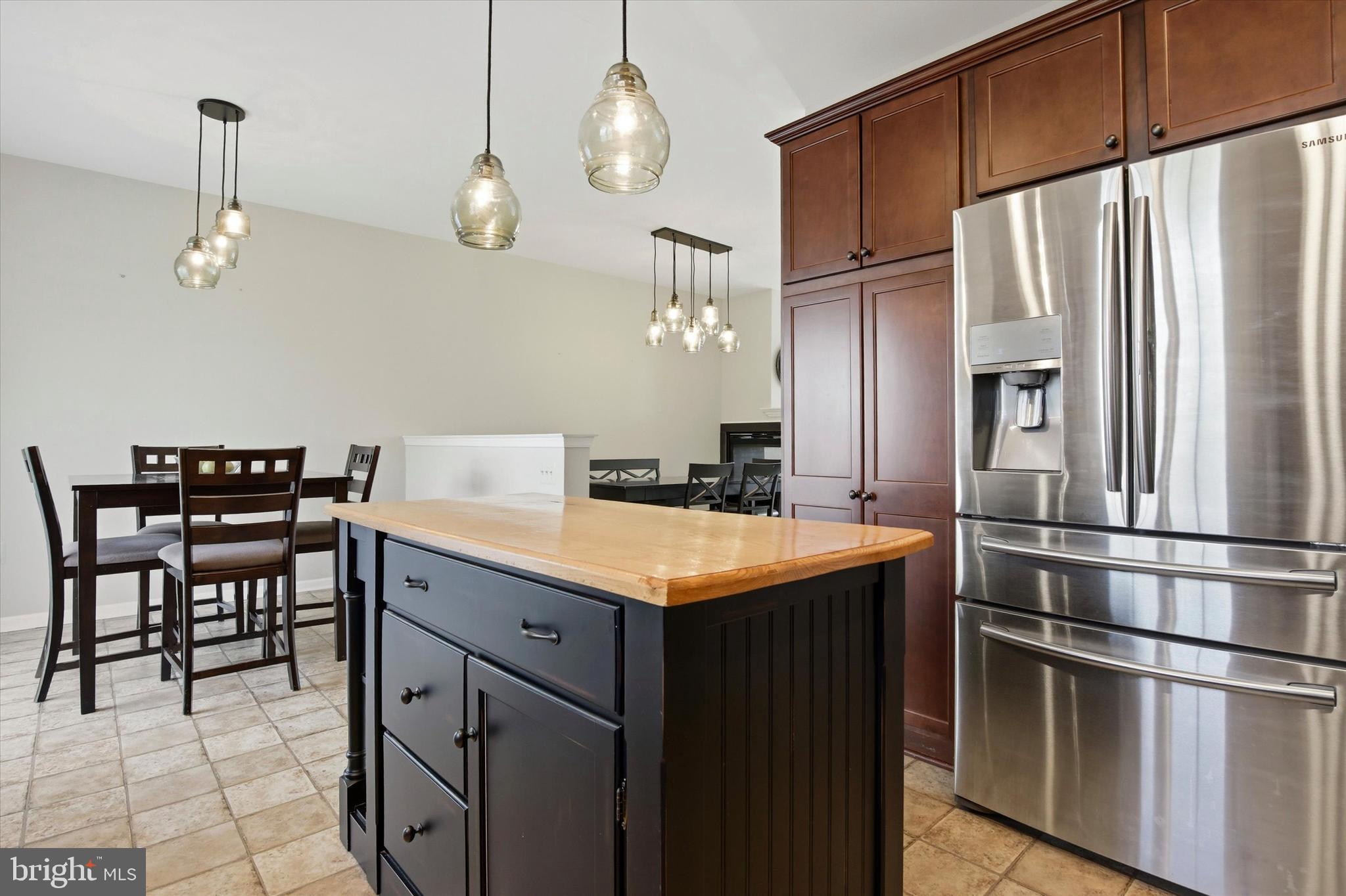 VILL AT COUNTRY VIEW - Residential